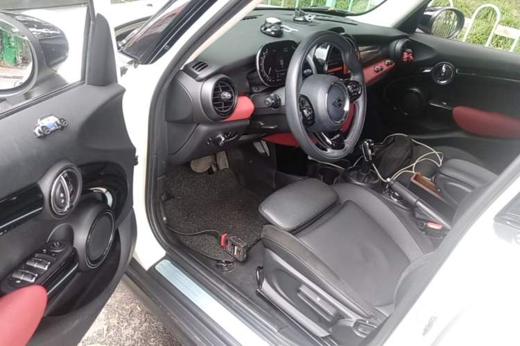 Used MINI 2021 1.5T COOPER Artist Five-Door Edition Driver Seat