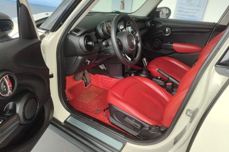 Used MINI 2021 1.5T ONE Five-Door Version Driver Seat