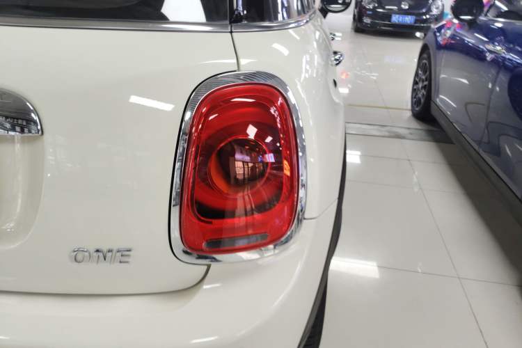 Used MINI 2021 1.5T ONE PLUS Five-Door Edition Exterior 3