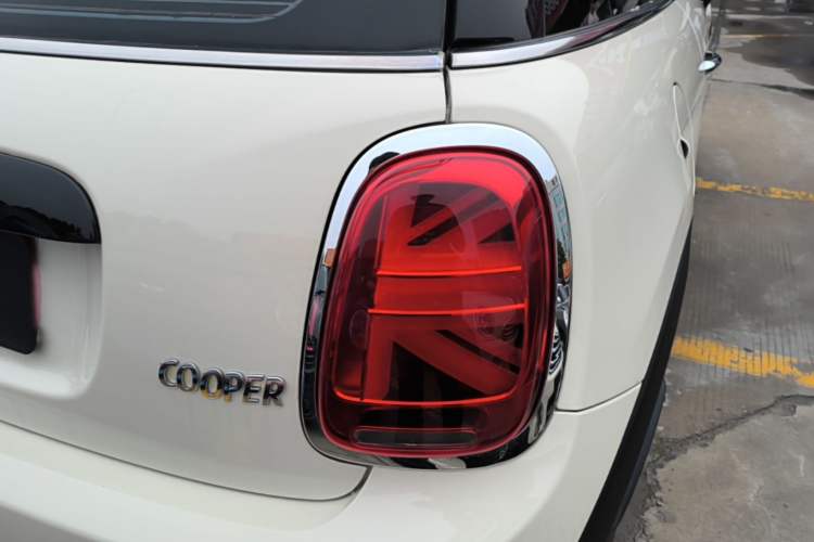 Used MINI 2021 1.5T COOPER Classic Edition Exterior 3
