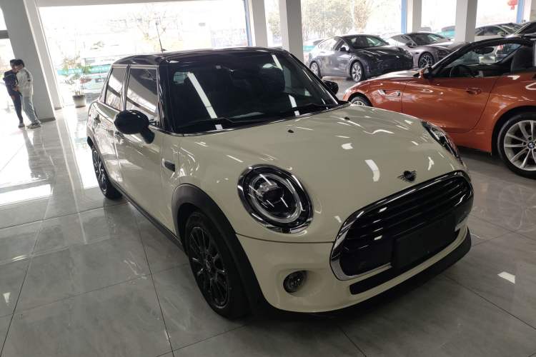 Used MINI 2021 1.5T COOPER Classic Edition Five-Door Version Front Right 45 Deg