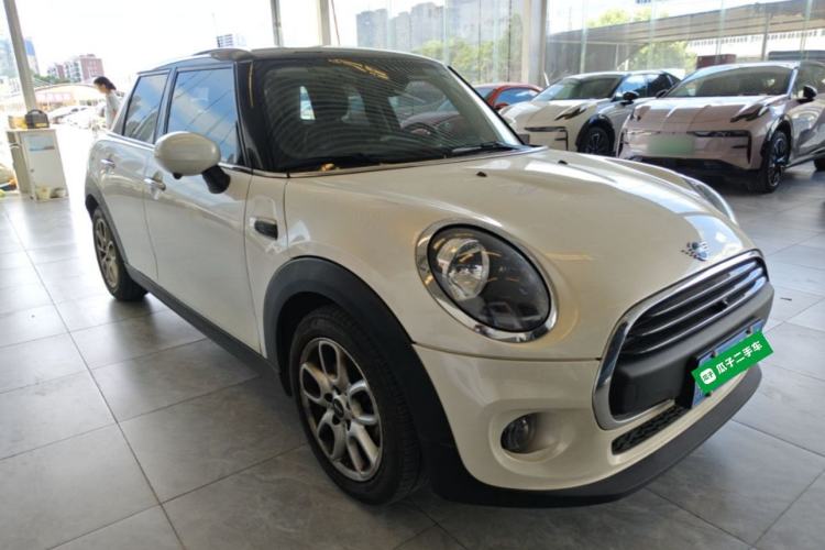 Used MINI 2021 1.5T ONE Five-Door Version Front Right 45 Deg