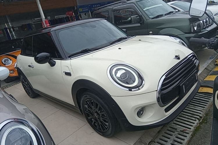 Used MINI 2021 1.5T COOPER Classic Edition Front Right 45 Deg