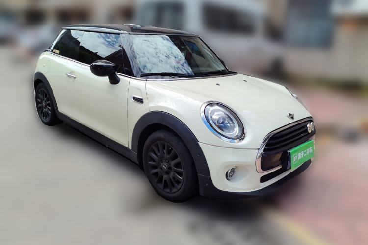 Used MINI 2021 1.5T COOPER Classic Edition Front Right 45 Deg