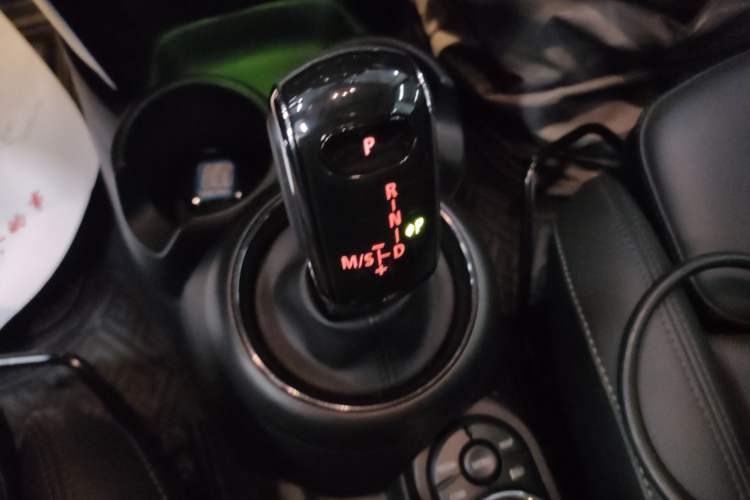 Used MINI 2021 1.5T COOPER Classic Edition Five-Door Version Gear Lever