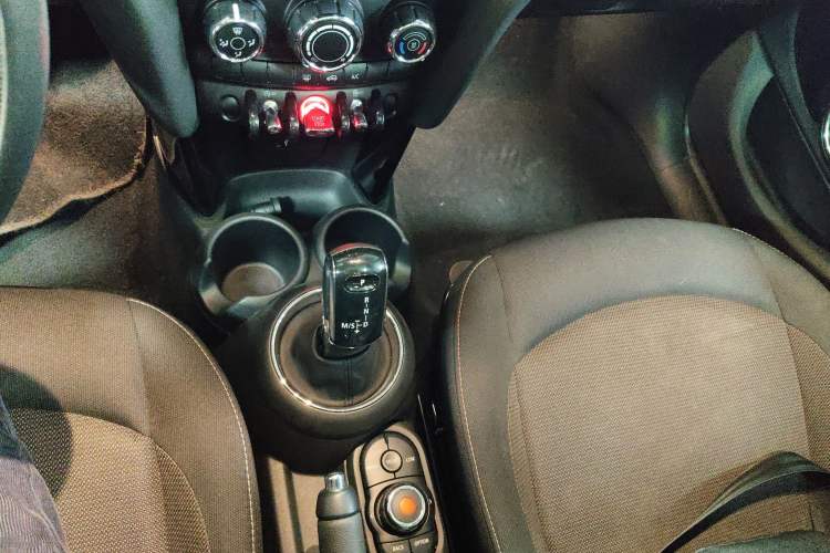Used MINI 2021 1.5T ONE PLUS Five-Door Edition Gear Lever