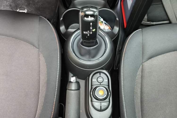 Used MINI 2021 1.5T ONE PLUS Five-Door Edition Gear Lever