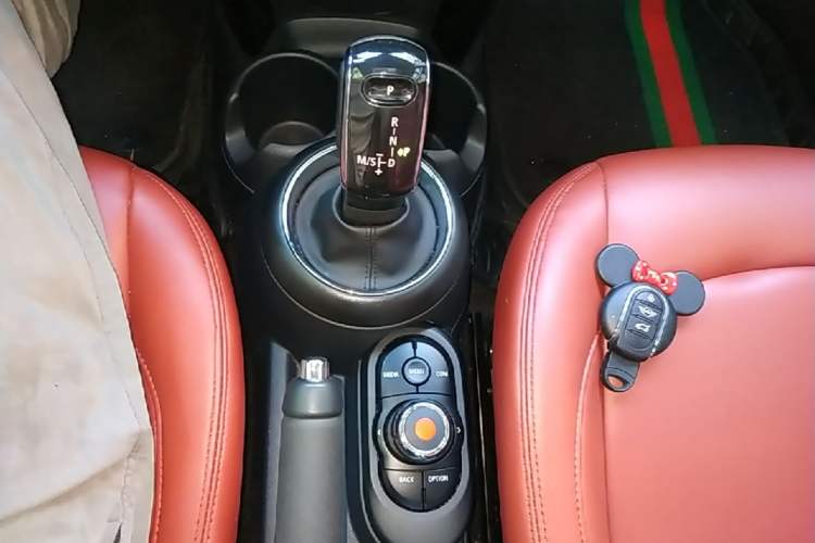 Used MINI 2021 1.5T ONE PLUS Five-Door Edition Gear Lever