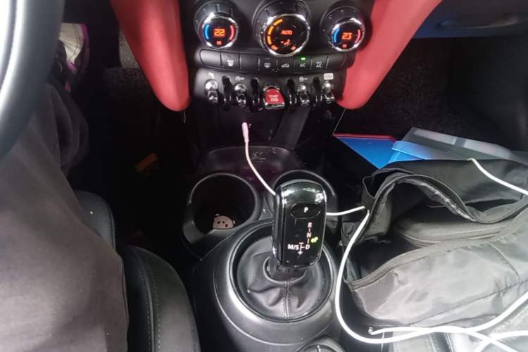 Used MINI 2021 1.5T COOPER Artist Five-Door Edition Gear Lever
