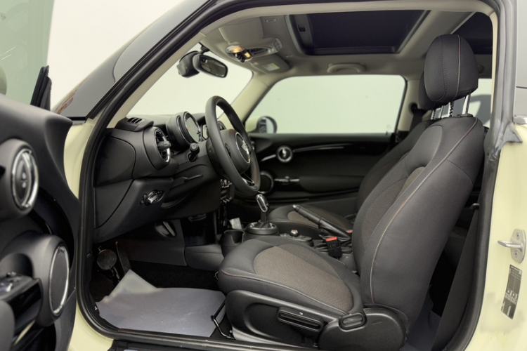 Used MINI 2021 1.5T ONE PLUS Gear Lever