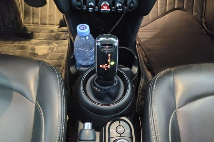 Used MINI 2021 1.5T ONE Five-Door Version Gear Lever