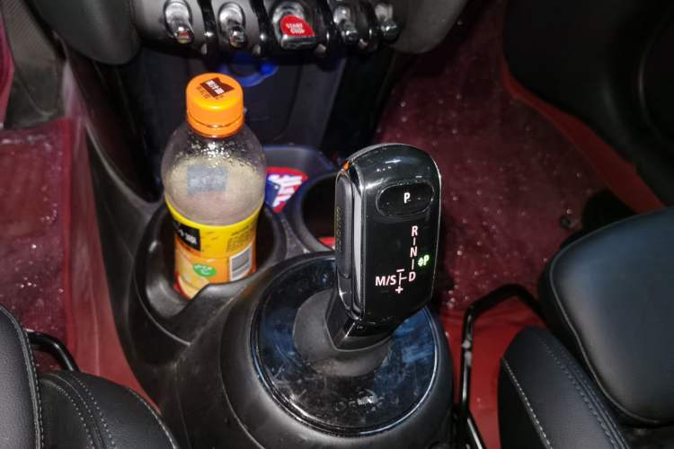 Used MINI 2021 1.5T COOPER Classic Edition Five-Door Version Gear Lever