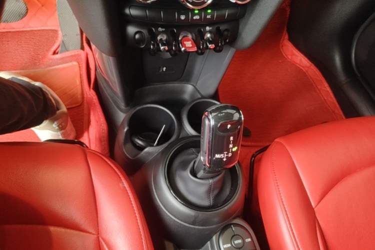 Used MINI 2021 1.5T ONE Five-Door Version Gear Lever