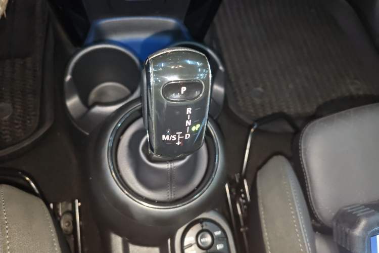 Used MINI 2021 1.5T COOPER Artist Five-Door Edition Gear Lever