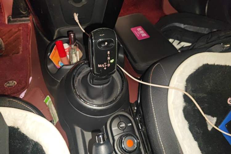 Used MINI 2021 1.5T ONE PLUS Five-Door Edition Gear Lever