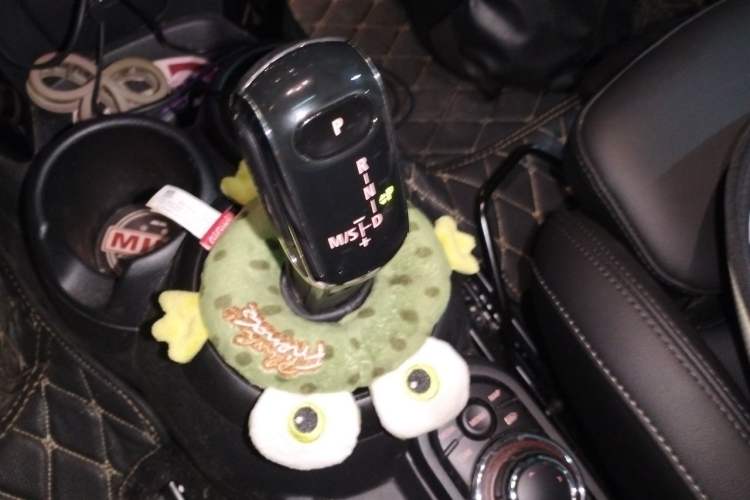 Used MINI 2021 1.5T COOPER Classic Edition Five-Door Version Gear Lever