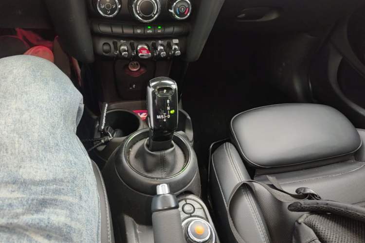 Used MINI 2021 1.5T COOPER Classic Edition Five-Door Version Gear Lever