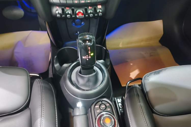 Used MINI 2021 1.5T COOPER Classic Edition Five-Door Version Gear Lever