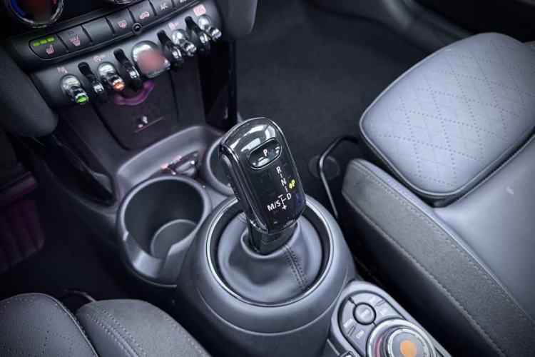 Used MINI 2021 1.5T COOPER Artist Interior 1