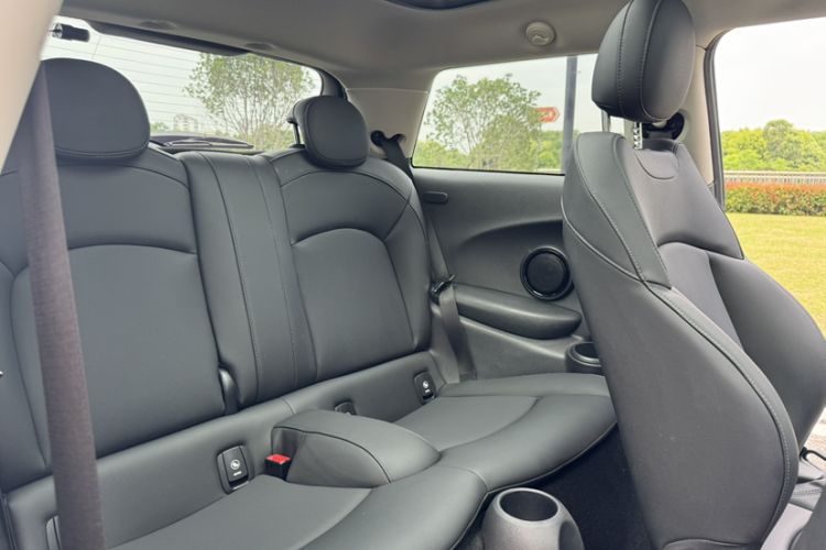 Used MINI 2021 1.5T COOPER Classic Edition Interior 1