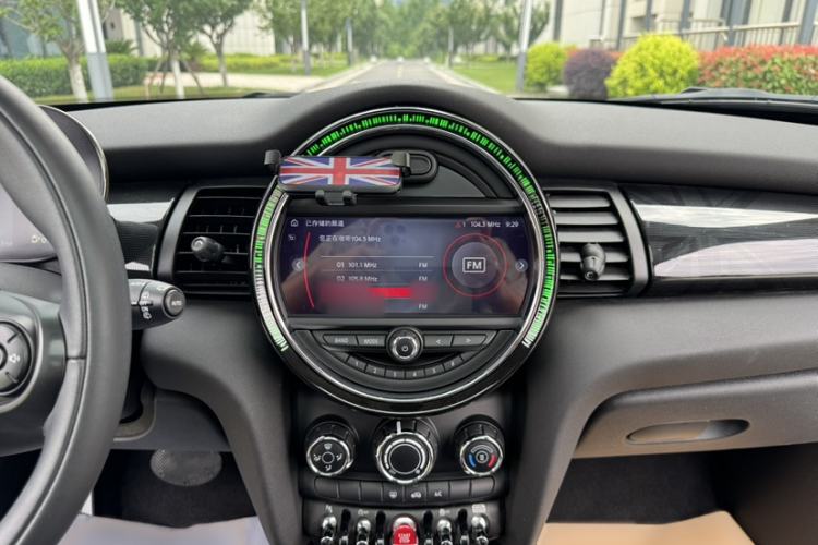 Used MINI 2021 1.5T COOPER Classic Edition Interior 11
