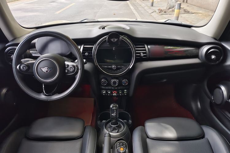Used MINI 2021 1.5T COOPER Classic Edition Interior 2