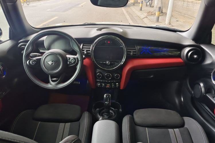 Used MINI 2021 1.5T COOPER Racing Driver Interior 2