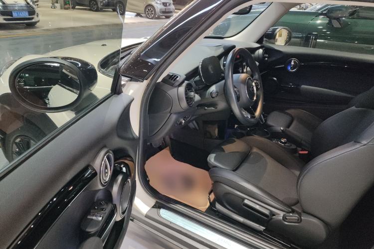 Used MINI 2021 1.5T COOPER Classic Edition Interior 3