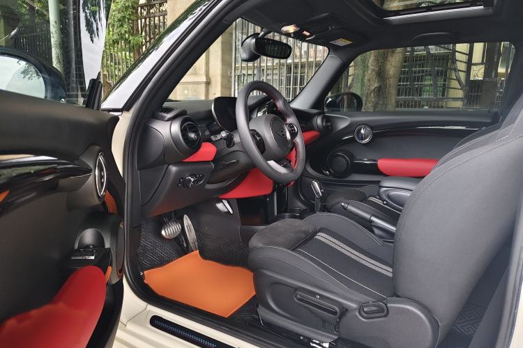 Used MINI 2021 1.5T COOPER Racing Driver Interior 3