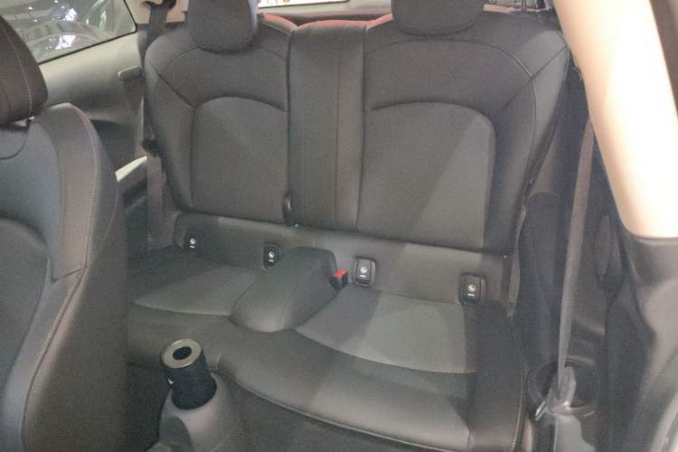 Used MINI 2021 1.5T COOPER Classic Edition Interior 4