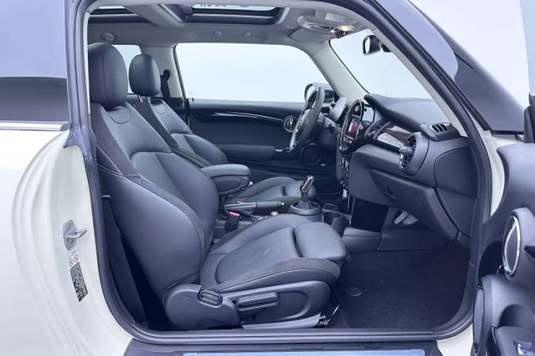 Used MINI 2021 1.5T COOPER Artist Interior 6