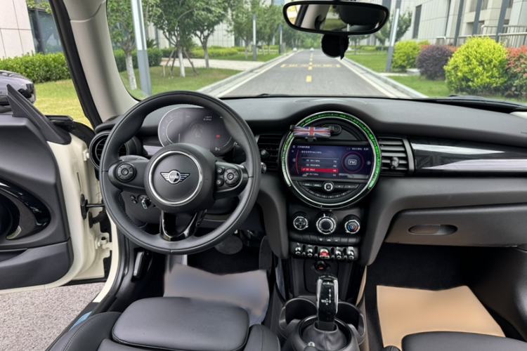 Used MINI 2021 1.5T COOPER Classic Edition Interior 6