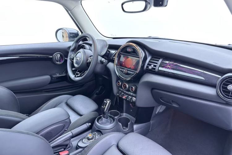 Used MINI 2021 1.5T COOPER Artist Interior 7
