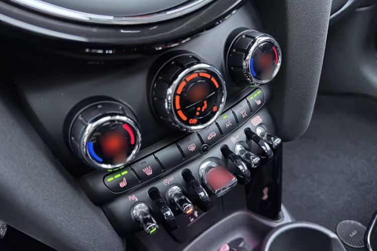 Used MINI 2021 1.5T COOPER Artist Interior 9