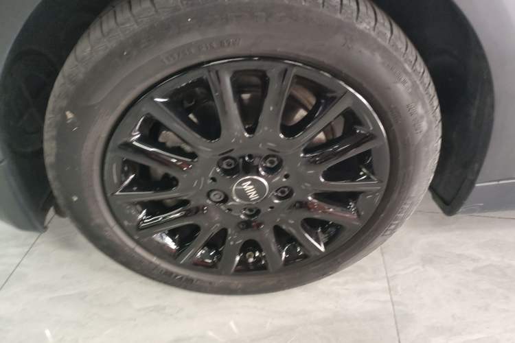 Used MINI 2021 1.5T COOPER Classic Edition Five-Door Version Left Front Wheel Hub