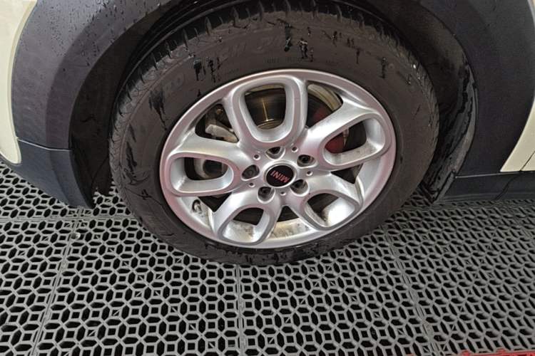 Used MINI 2021 1.5T ONE Left Front Wheel Hub