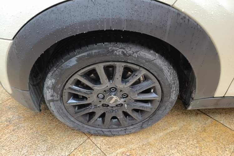 Used MINI 2021 1.5T ONE PLUS Five-Door Edition Left Front Wheel Hub