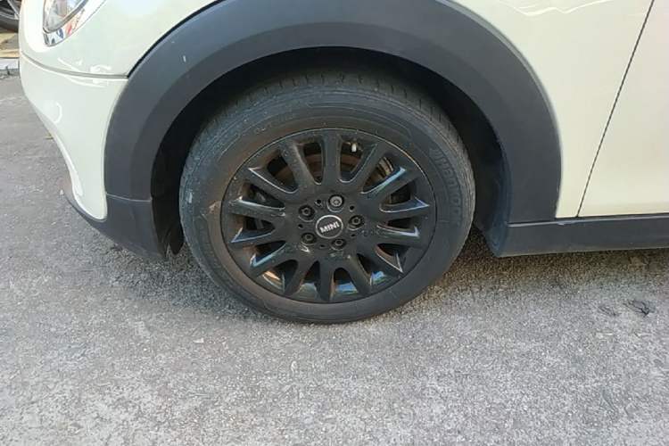 Used MINI 2021 1.5T ONE PLUS Five-Door Edition Left Front Wheel Hub