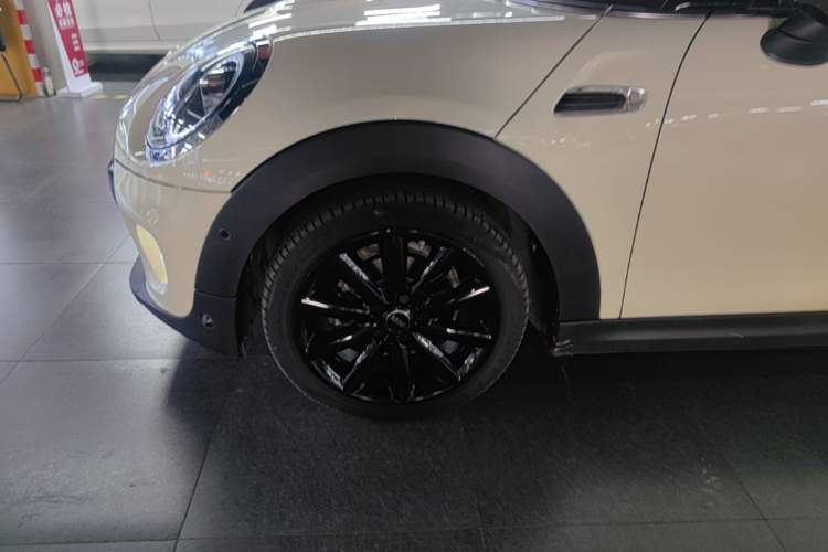 Used MINI 2021 1.5T COOPER Artist Left Front Wheel Hub