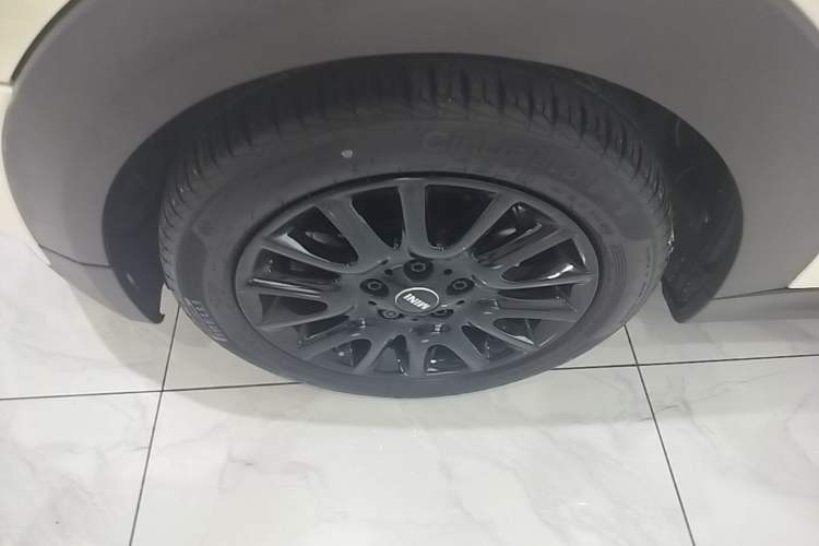 Used MINI 2021 1.5T ONE PLUS Left Front Wheel Hub