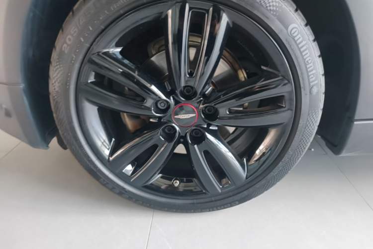 Used MINI 2021 1.5T COOPER Racing Edition Five-Door Model Left Front Wheel Hub