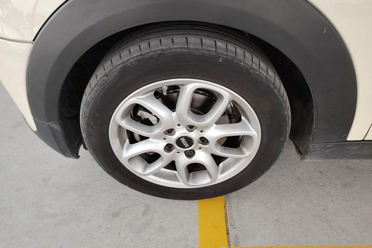Used MINI 2021 1.5T ONE Five-Door Version Left Front Wheel Hub