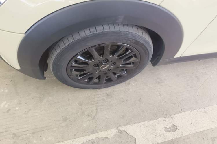 Used MINI 2021 1.5T ONE PLUS Left Front Wheel Hub