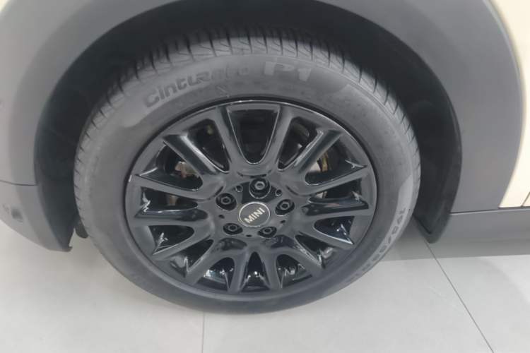 Used MINI 2021 1.5T COOPER Classic Edition Five-Door Version Left Front Wheel Hub