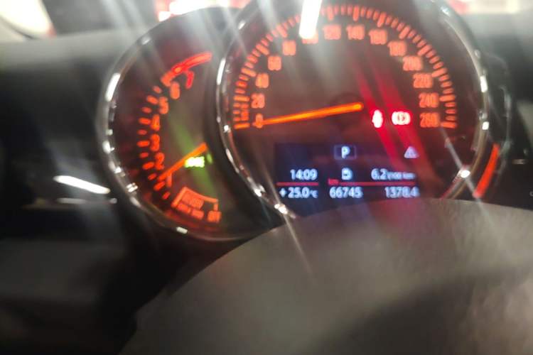 Used MINI 2021 1.5T ONE PLUS Odometer Close Up