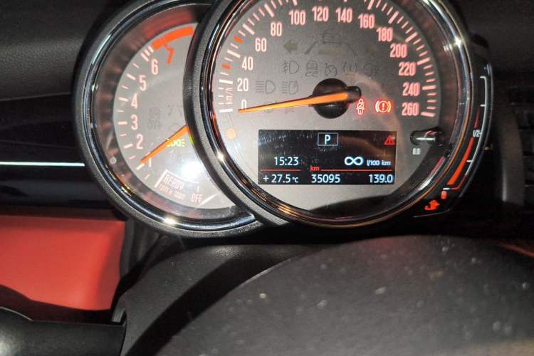 Used MINI 2021 1.5T ONE PLUS Odometer Close Up