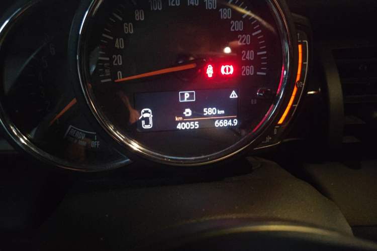 Used MINI 2021 1.5T ONE PLUS Five-Door Edition Odometer Close Up