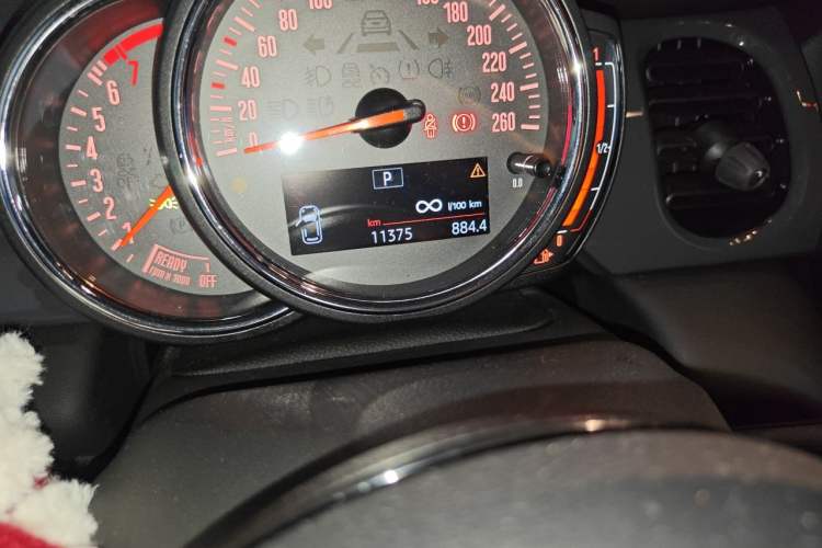 Used MINI 2021 1.5T ONE Odometer Close Up