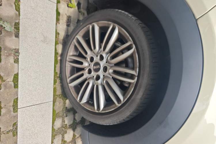 Used MINI 2021 1.5T COOPER Artist Right Front Wheel Hub
