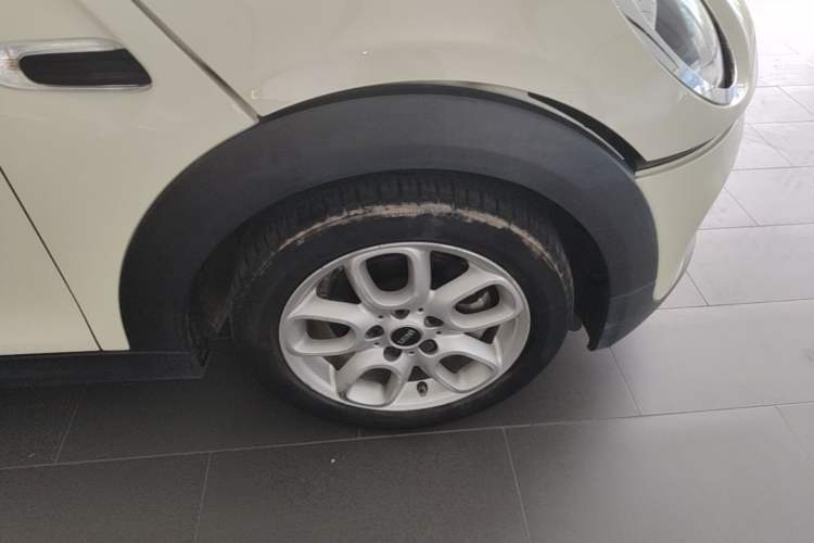 Used MINI 2021 1.5T ONE Five-Door Version Right Front Wheel Hub